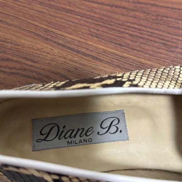 Diane B. Milano Snakeskin Moccasin Style Loafers in Tan & Brown. Size 37. - Picture 5 of 8